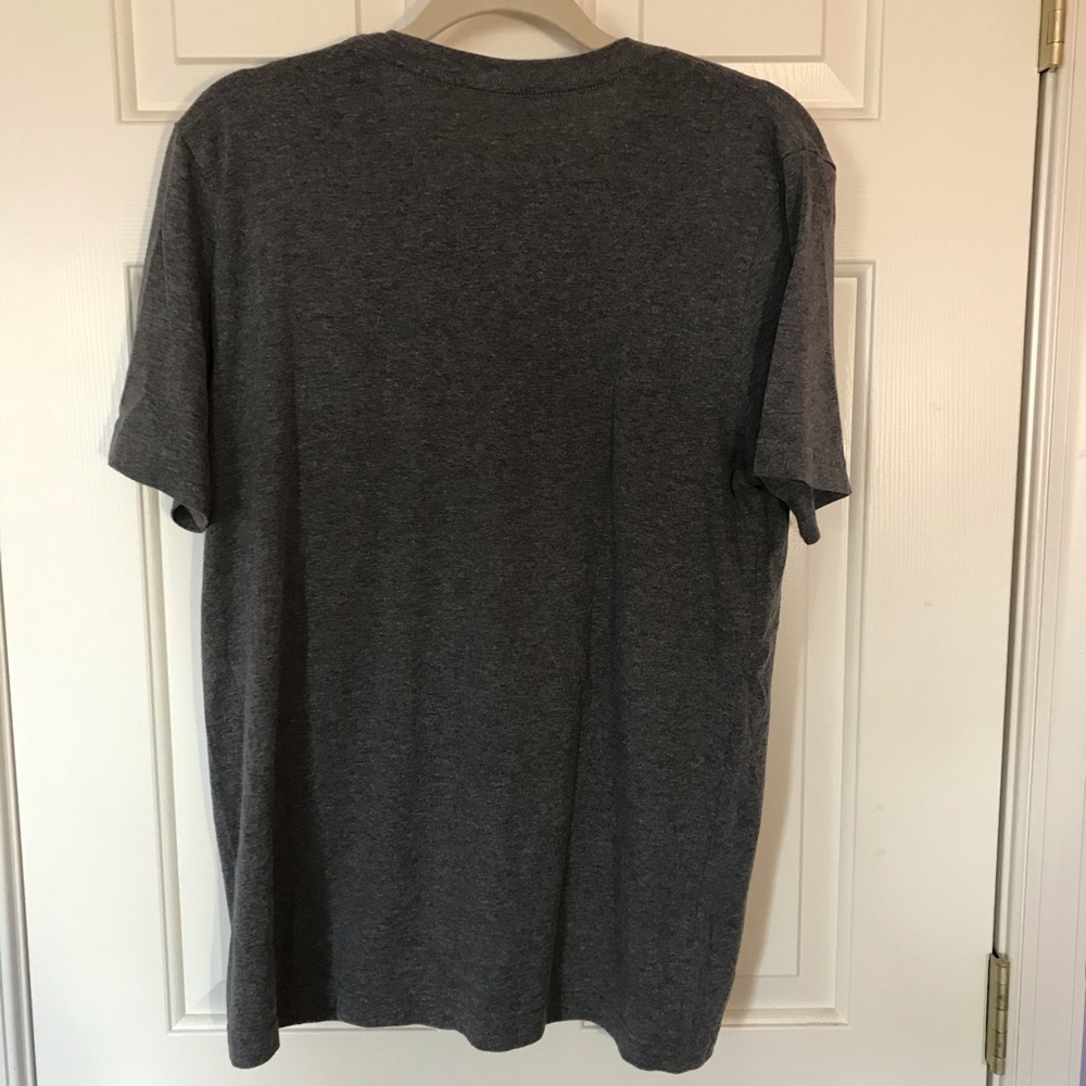 🔴5/$25 Grey Paramount T-Shirt, size M - Picture 3 of 3